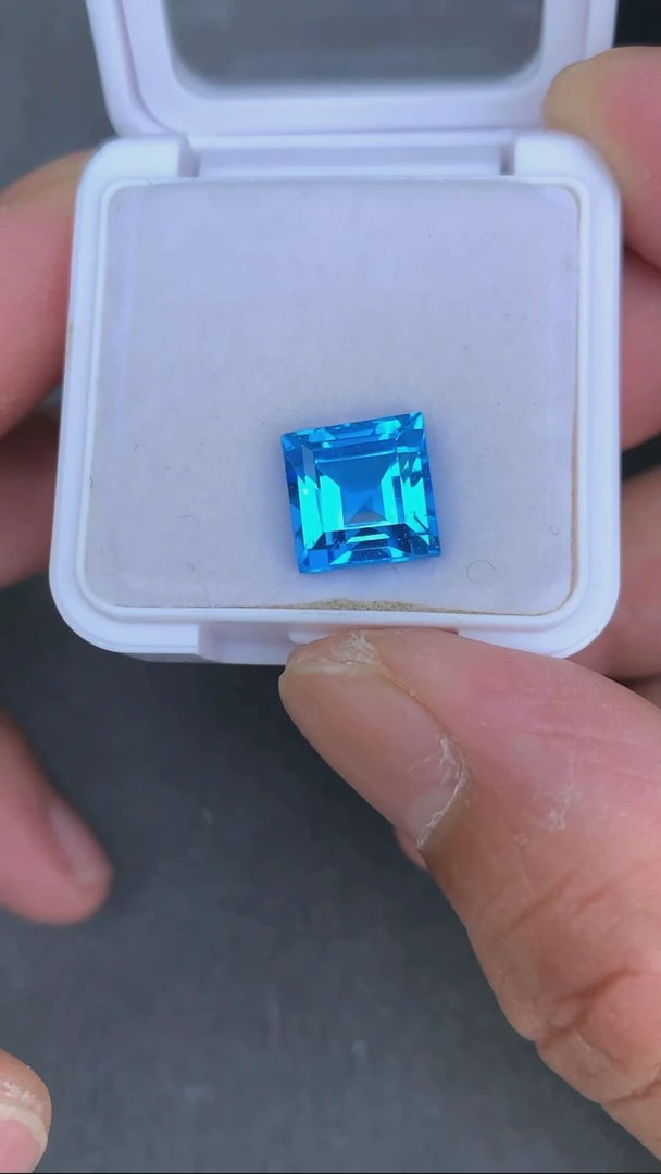 未镶嵌裸石托帕石8.05克拉