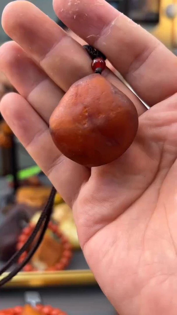 未镶嵌颈饰琥珀吊坠
