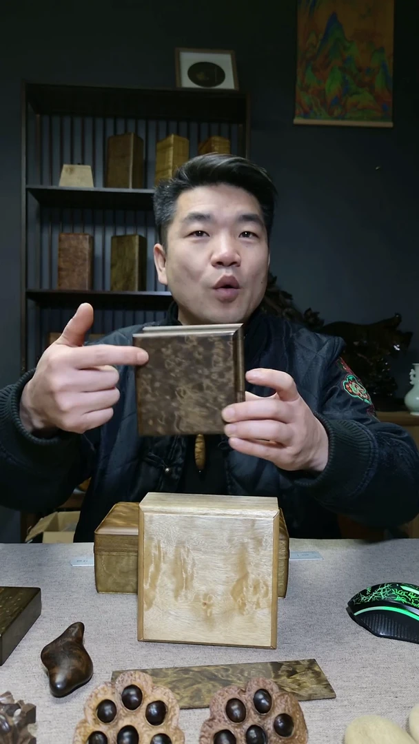 金丝楠被****人金丝楠木带拖底印盒