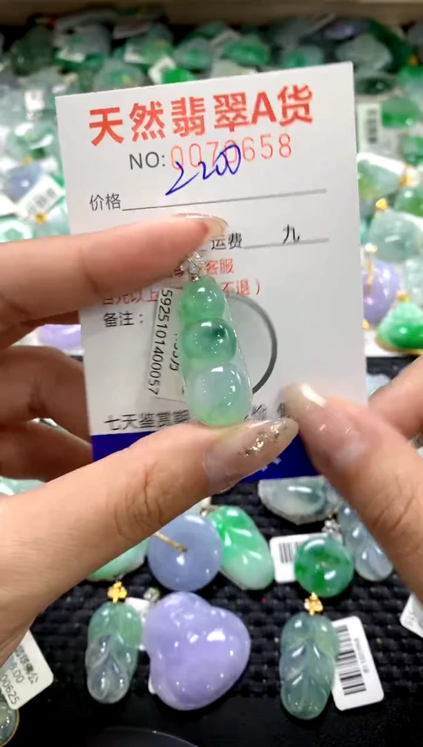 颈饰18K金镶嵌翡翠1111111111111111