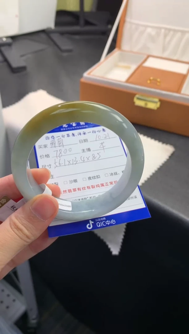 未镶嵌手镯翡翠葡**?退货需手镯吊牌标签完好