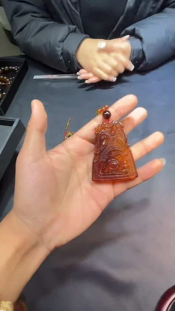 琥珀吊坠(赠链)未镶嵌吊坠