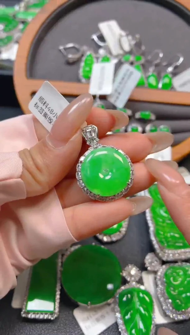 银S925镶嵌翡翠耳饰1