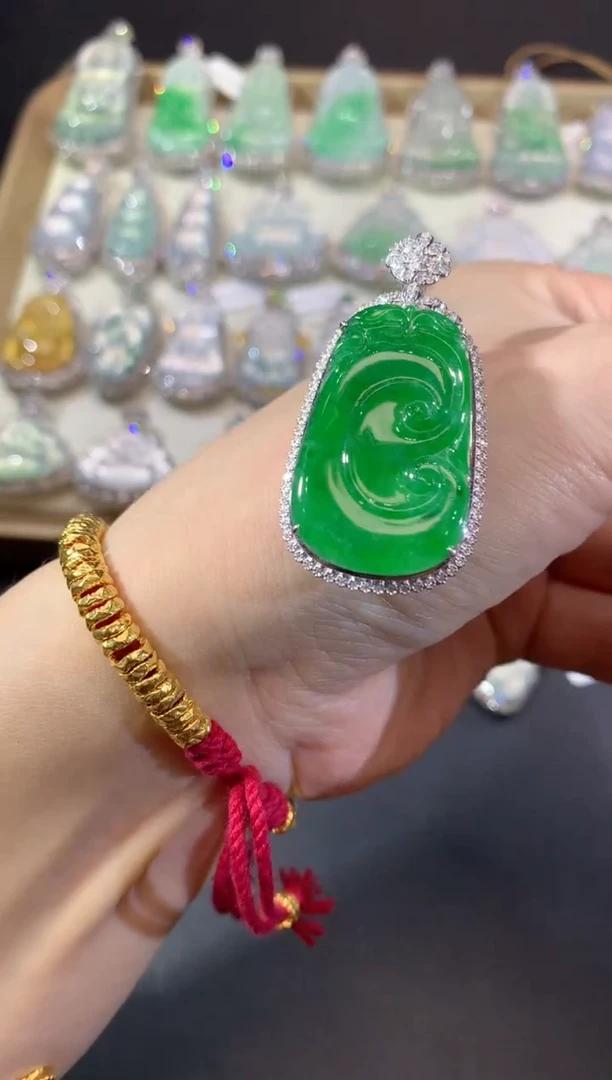 吊坠(不含链)18K金镶嵌翡翠88-如意