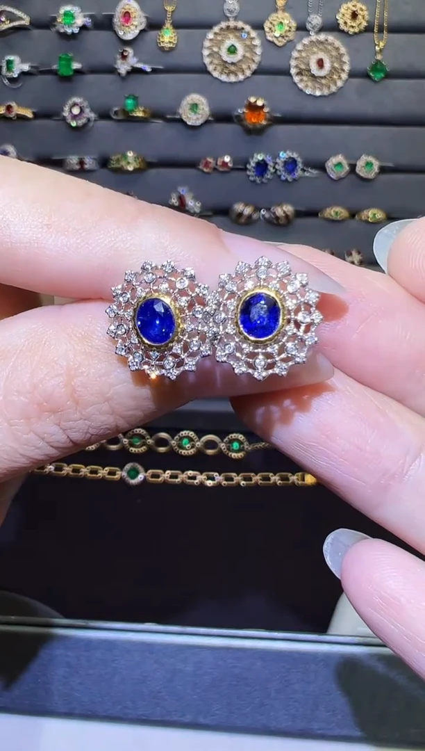 耳饰蓝宝石18K金镶嵌0.92ct