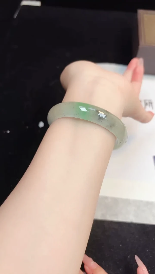 翡翠手镯未镶嵌67
