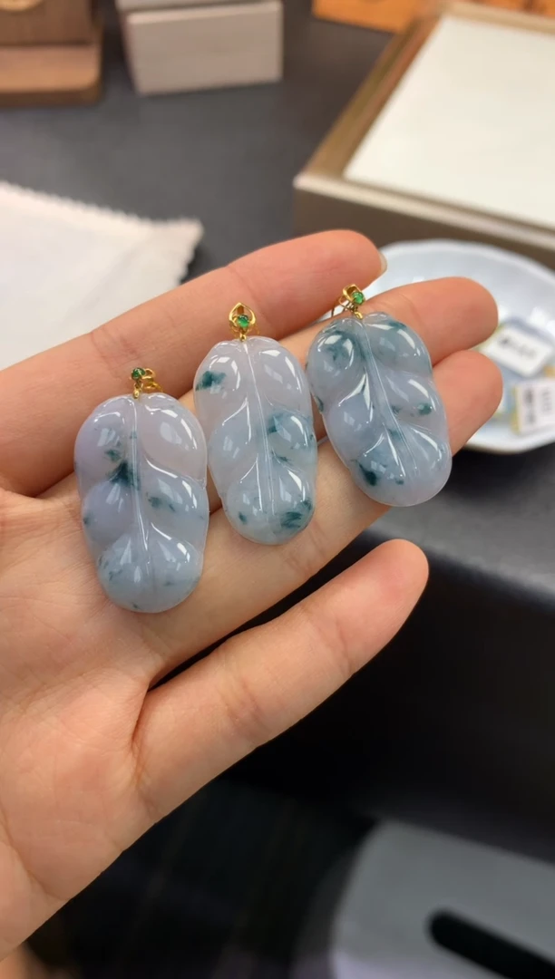 颈饰18K金镶嵌翡翠FA353 翡翠飘花叶子 多样性发其一赠皮绳