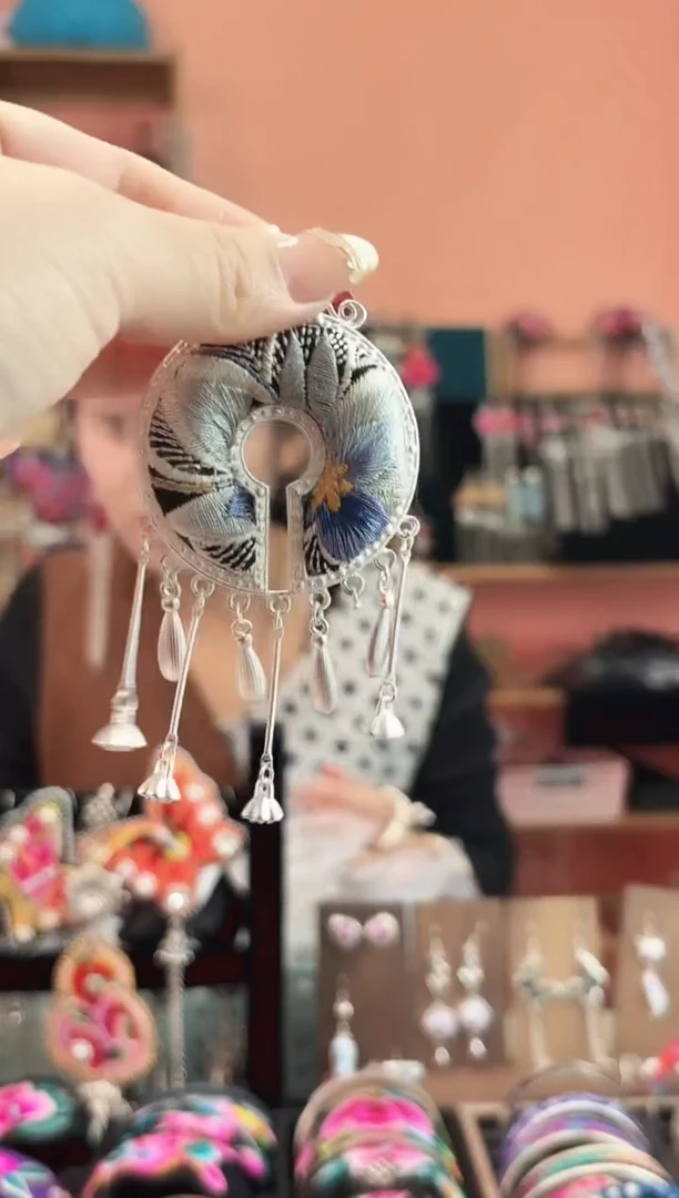 织绣艺枝独绣手工饰品90