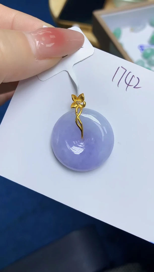 翡翠18K金镶嵌颈饰 天然缅甸翡翠A货