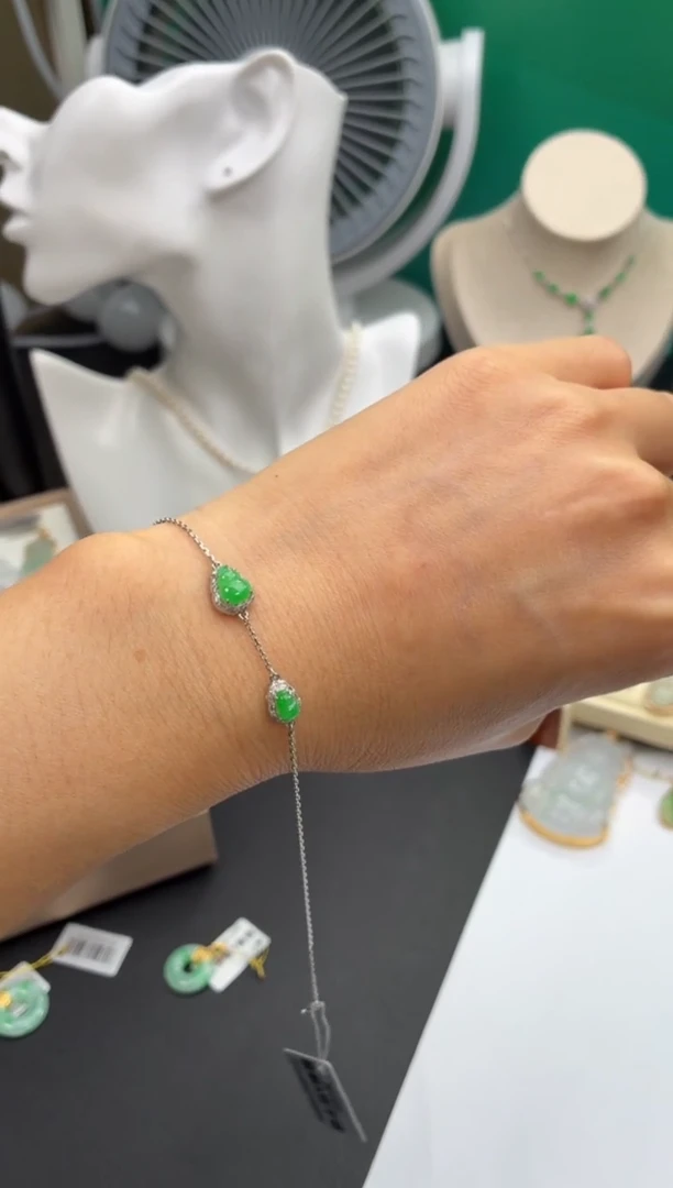 颈饰18K金镶嵌翡翠天然翡翠A货