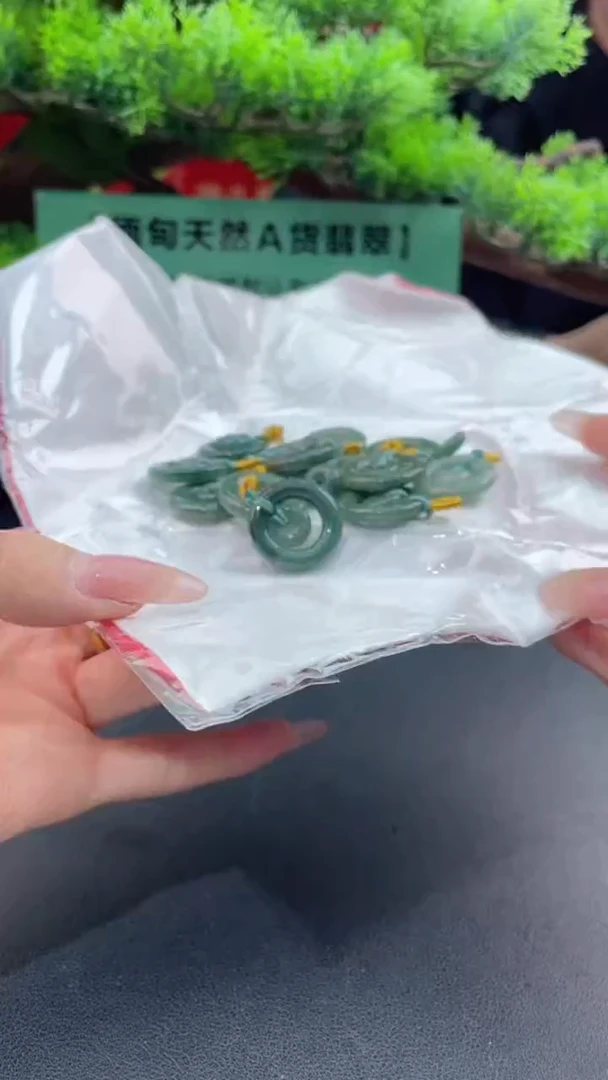 【闪购商品】翡翠挂件未镶嵌砍价王/574073/子母扣/多样性发一