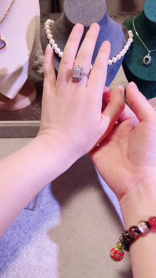 无925银时尚饰品如图所示