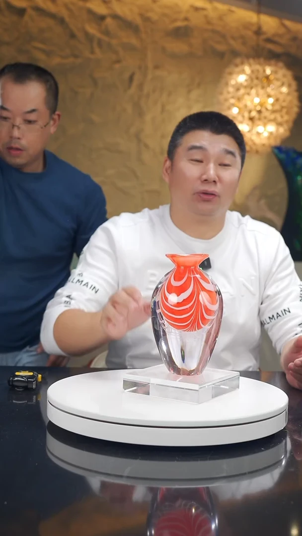 摆件红色设计款香薰瓶
