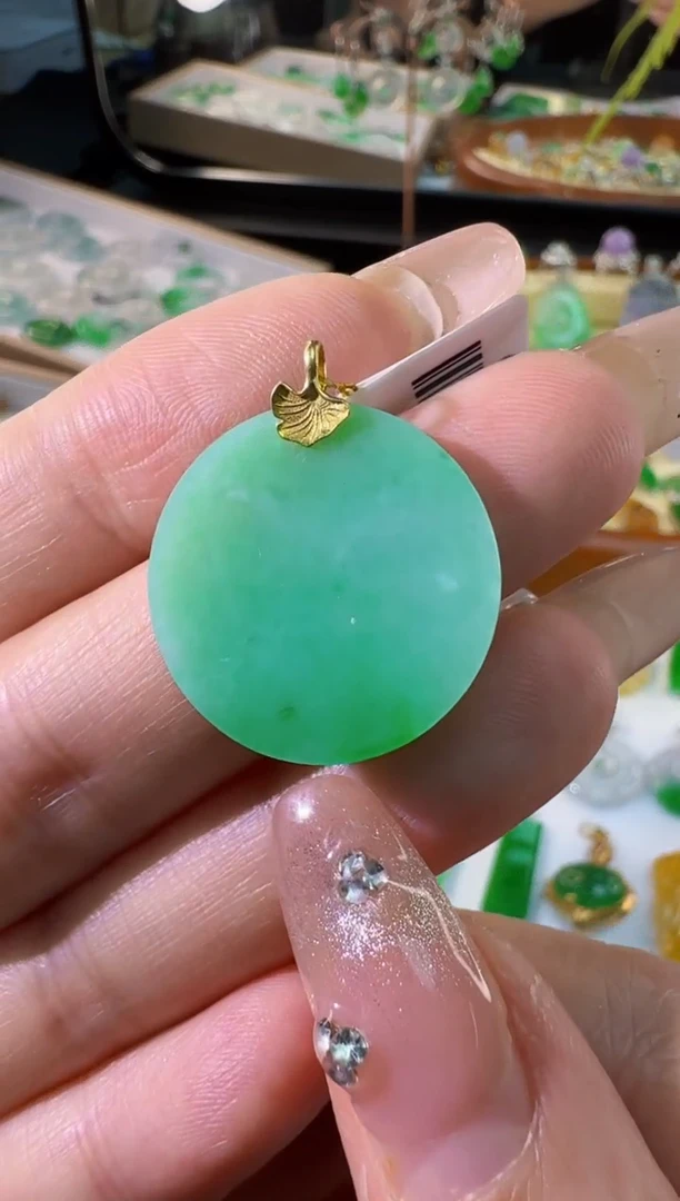 【闪购商品】翡翠颈饰18K金镶嵌缅甸翡翠A货吊坠