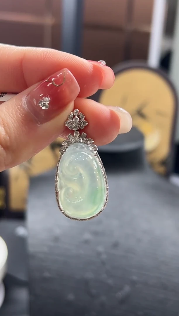 【闪购商品】翡翠颈饰18K金镶嵌如意