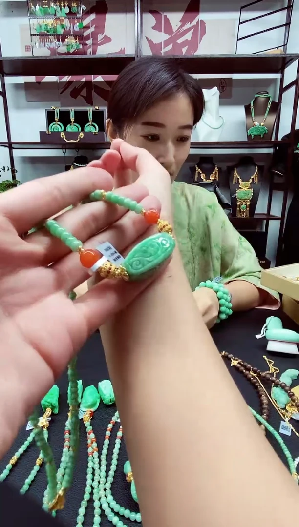 翡翠未镶嵌颈饰翡翠吊坠