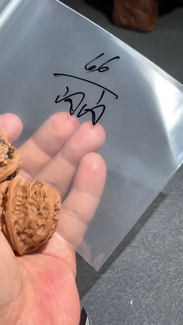 【闪购商品】文玩核桃吊坠野狼