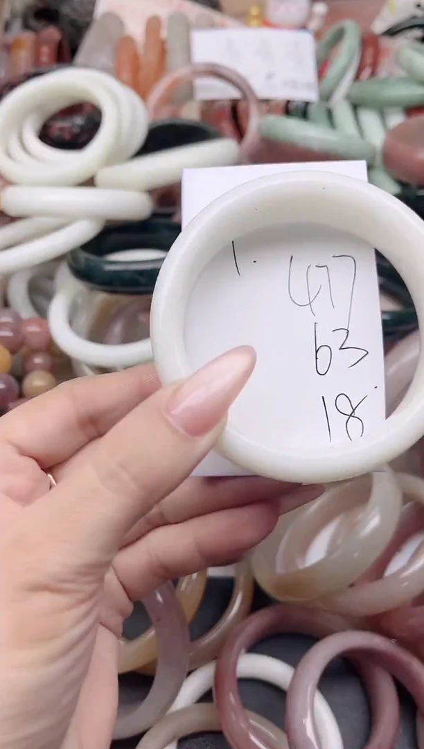 未镶嵌手镯石英质玉477