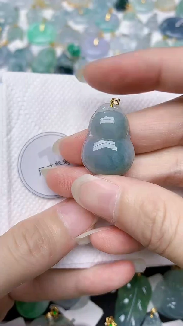颈饰18K金镶嵌翡翠天然A货翡翠