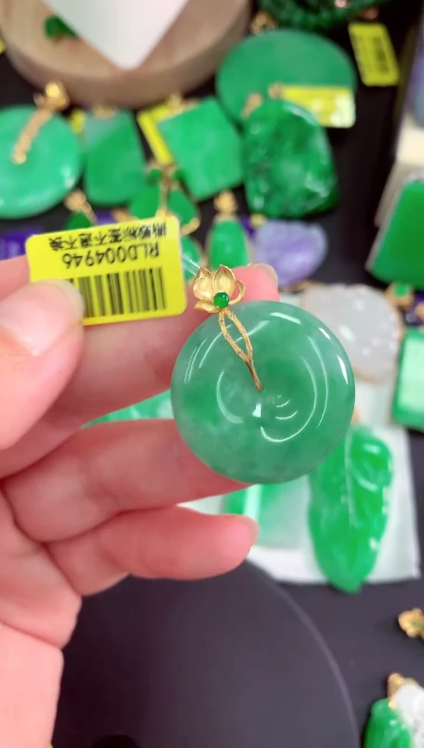 颈饰未镶嵌翡翠挂件