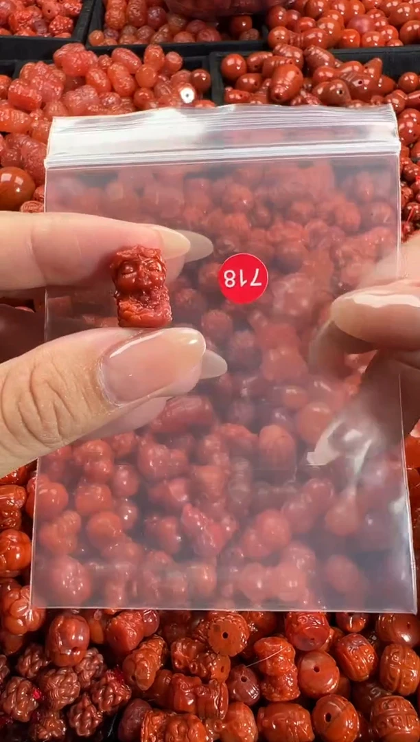 颈饰未镶嵌南红玛瑙1