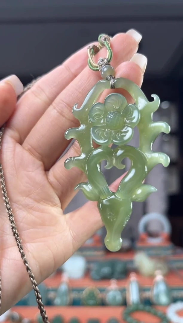 颈饰未镶嵌和田玉佩佩