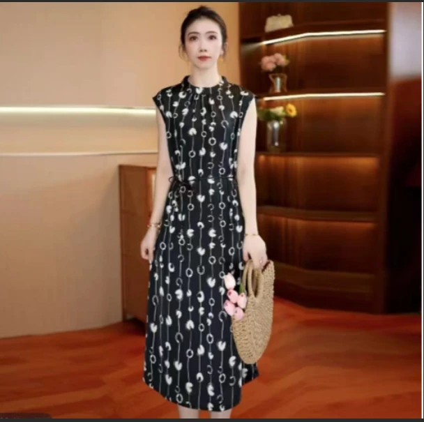 《辰希》无袖黑色爱心高定印花新款连衣裙时尚优雅修身显瘦连衣裙