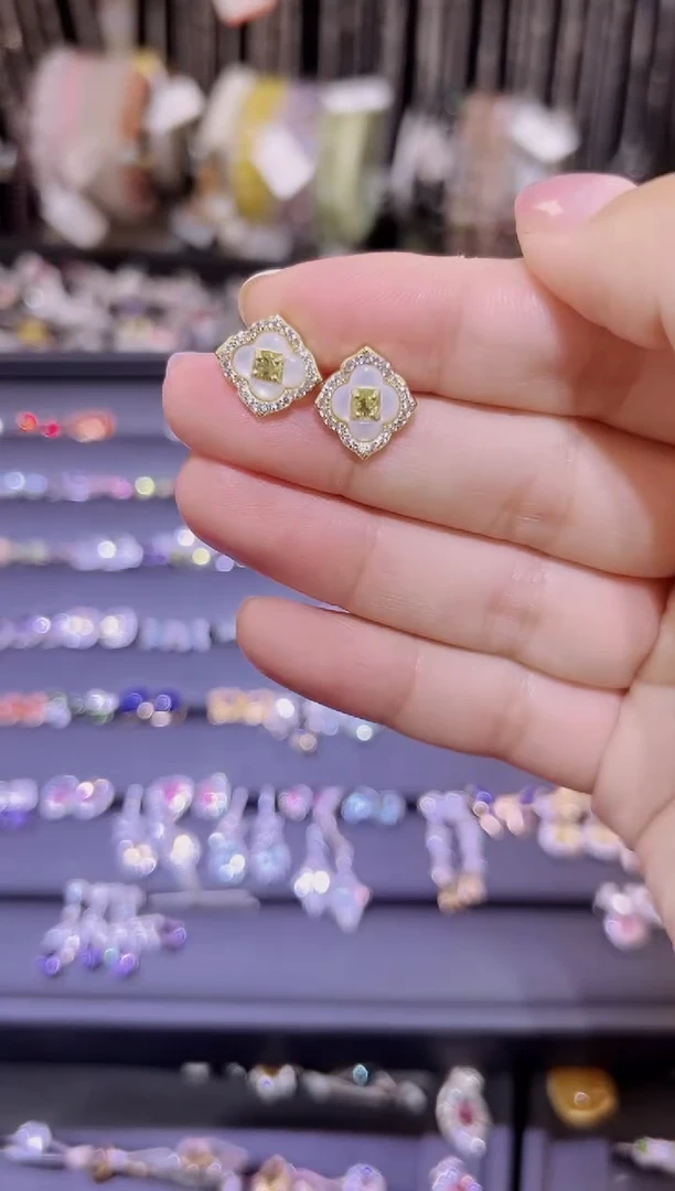 橄榄石耳钉银S925镶嵌橄榄石耳钉