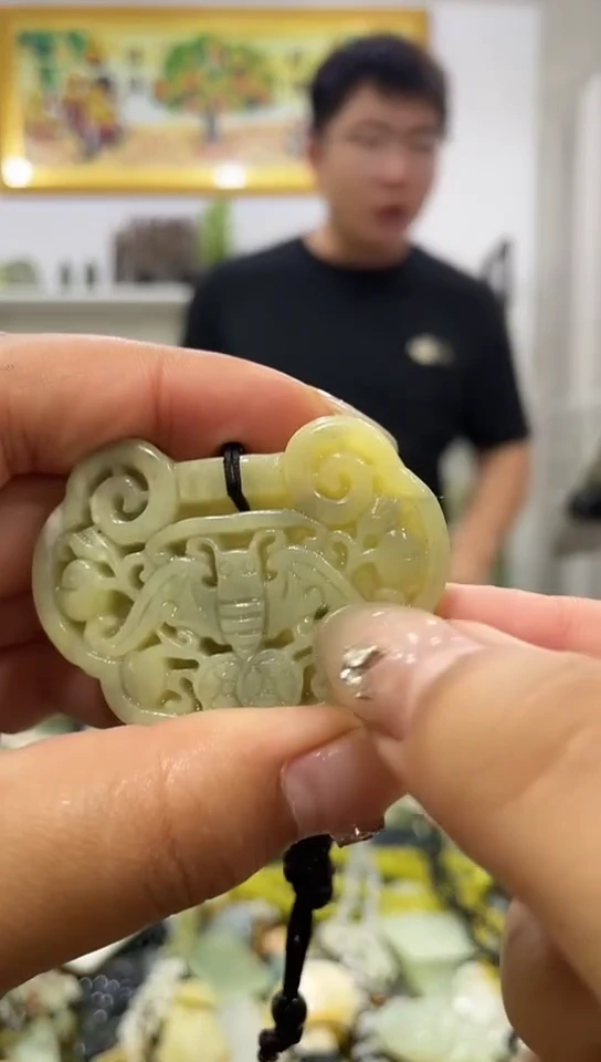 岫玉未镶嵌吊坠