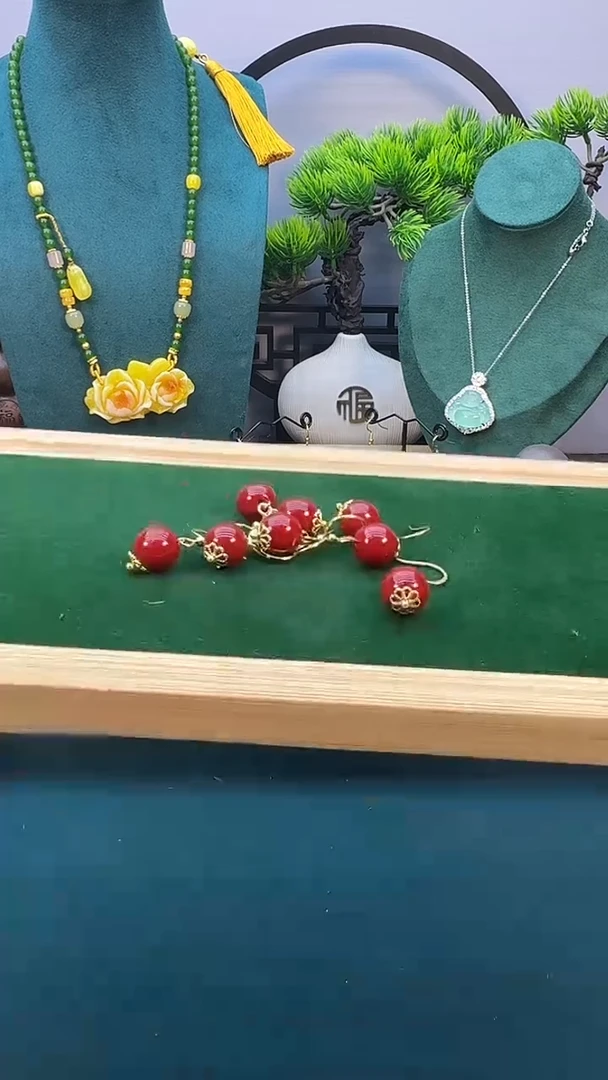 玛瑙/玉髓耳钉14K金镶嵌E174