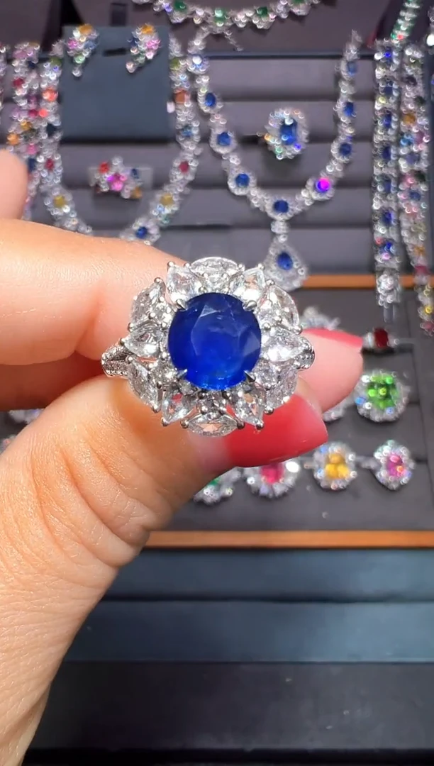 戒指蓝宝石18K金镶嵌