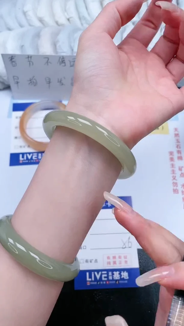 【闪购商品】石英质玉手镯未镶嵌T33-56