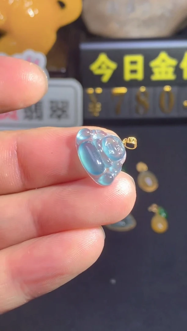 颈饰18K金镶嵌翡翠