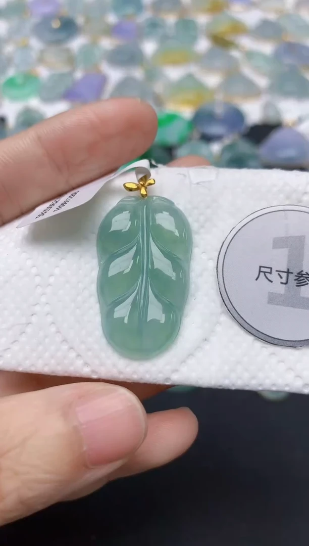 翡翠18K金镶嵌颈饰天然缅甸A货翡