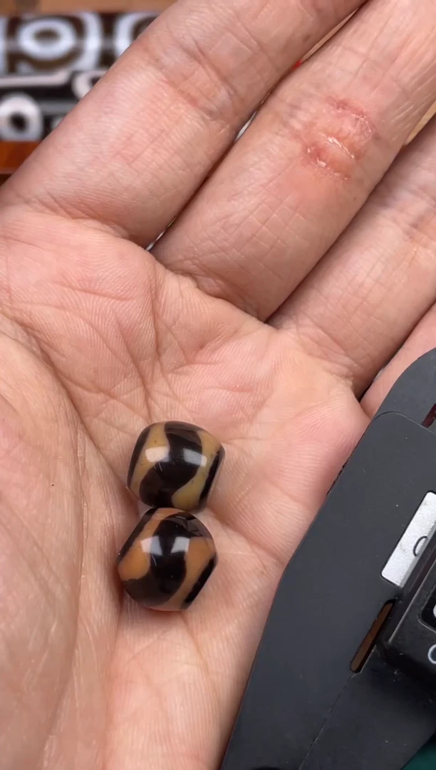玛瑙/玉髓裸珠12 曲贡牙 2个