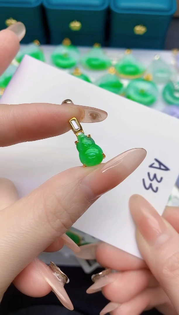 颈饰未镶嵌翡翠缅甸天然翡翠A货