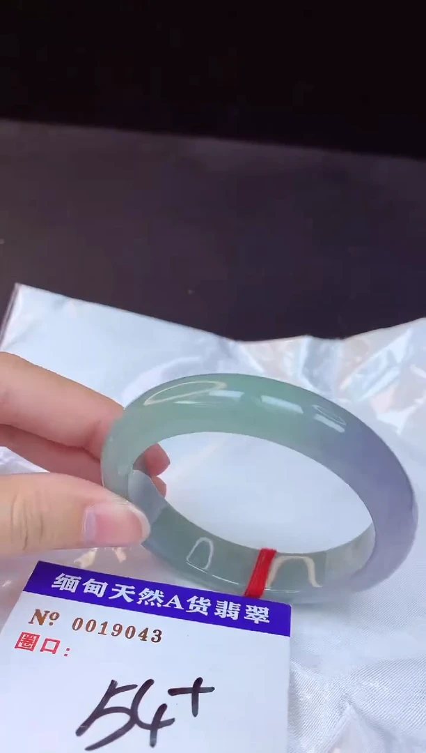【闪购商品】翡翠手镯未镶嵌54+             