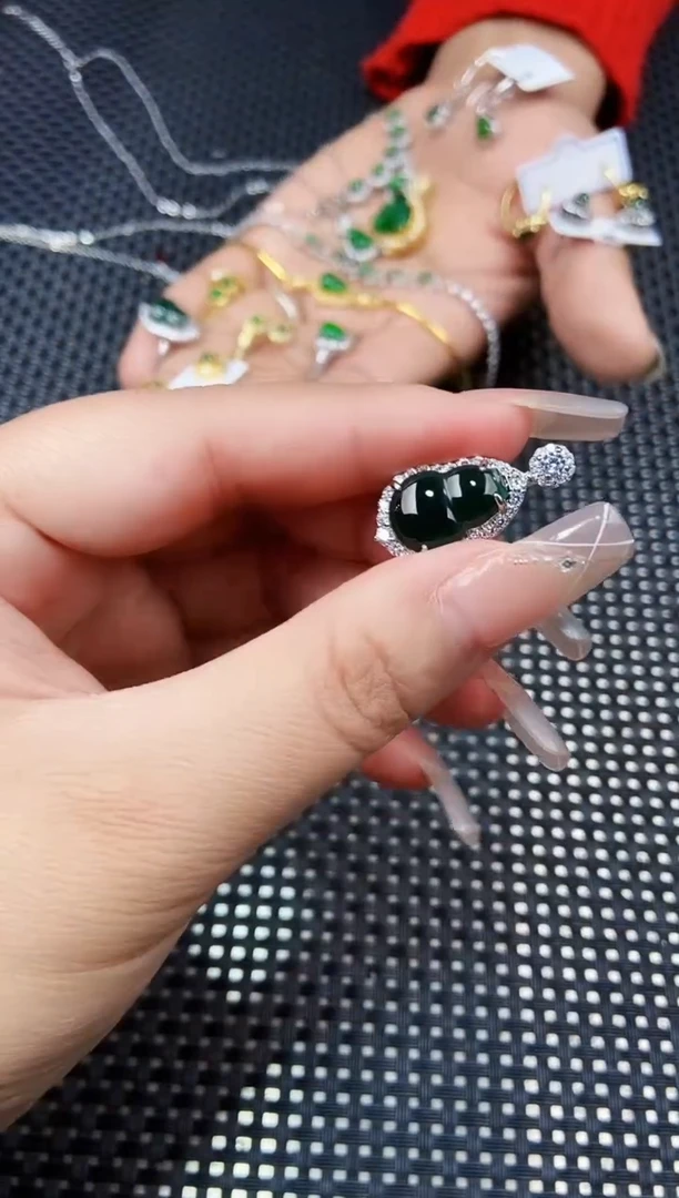 【闪购商品】翡翠未镶嵌颈饰111111111