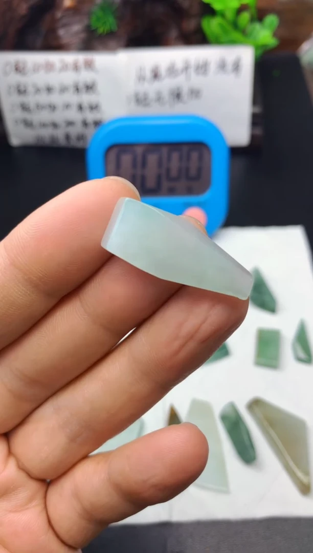 颈饰未镶嵌翡翠书****术料子