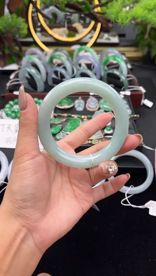 未镶嵌手镯翡翠手镯