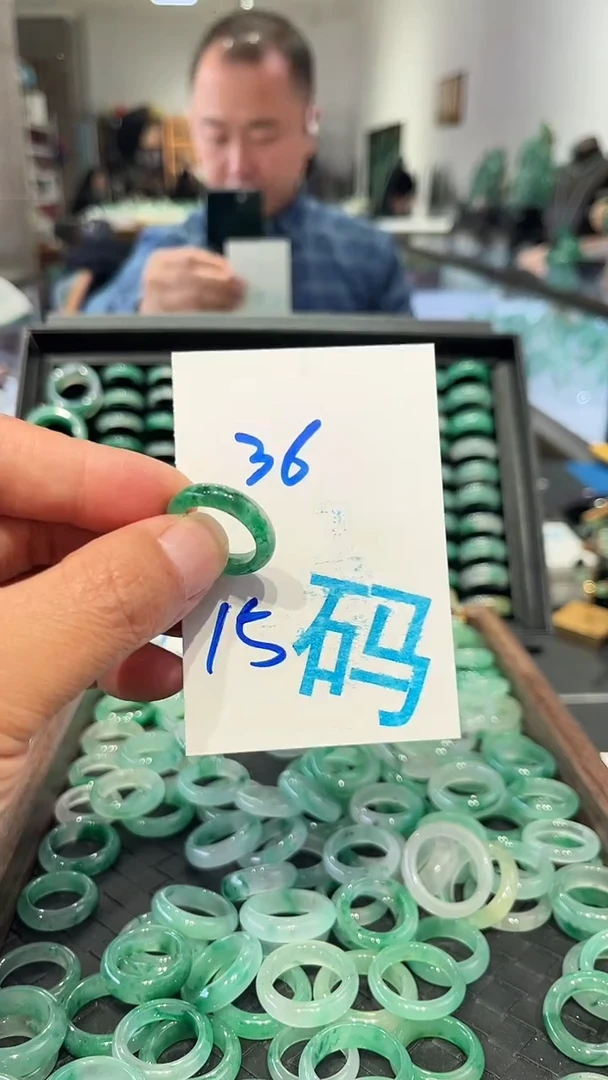 未镶嵌戒圈石英质玉非洲翠