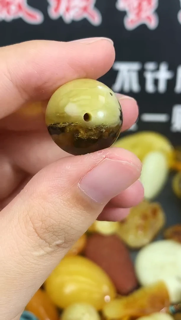 蜜蜡未镶嵌珠宝奇石90