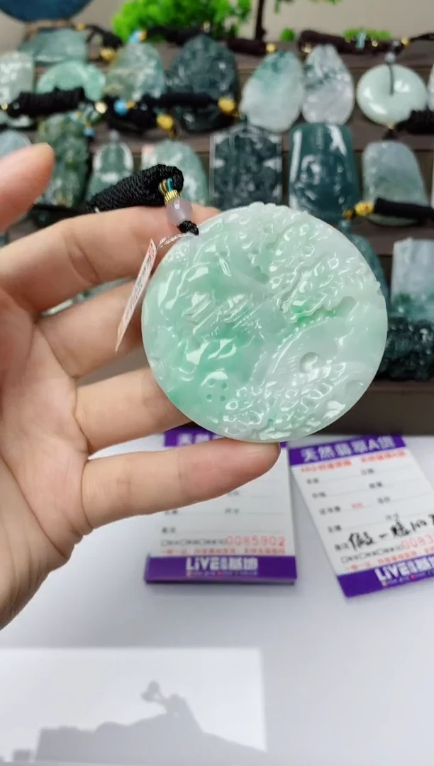 翡翠未镶嵌颈饰