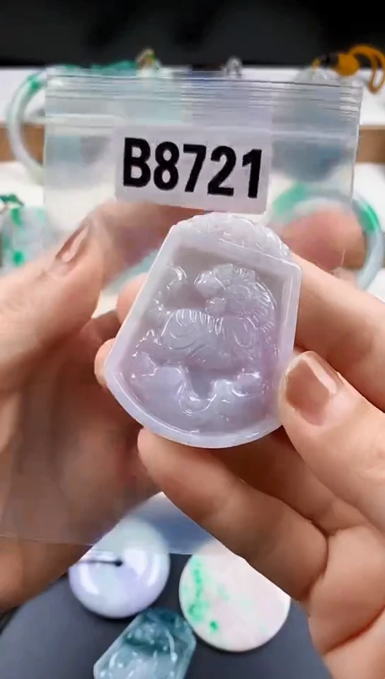 颈饰未镶嵌翡翠天然翡翠吊坠·挂件