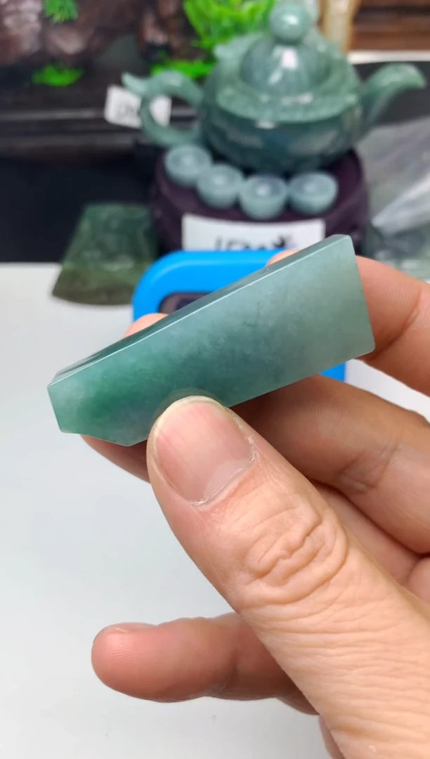 颈饰未镶嵌翡翠上***虎料子