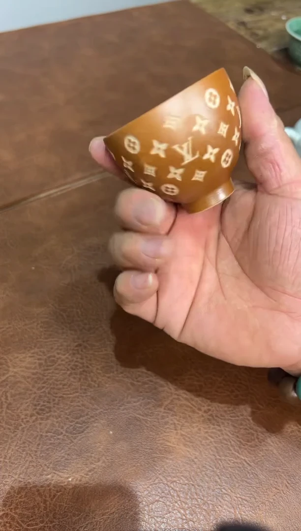 草木灰釉老花杯龙泉青瓷