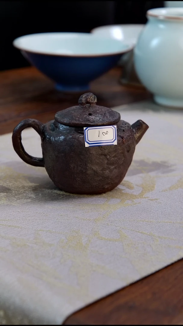 【闪购商品】胡思伟紫砂手捏壶（001）