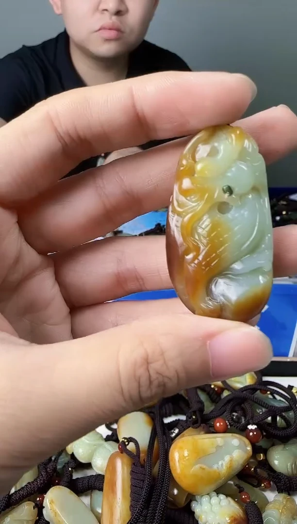 和田玉未镶嵌颈饰1