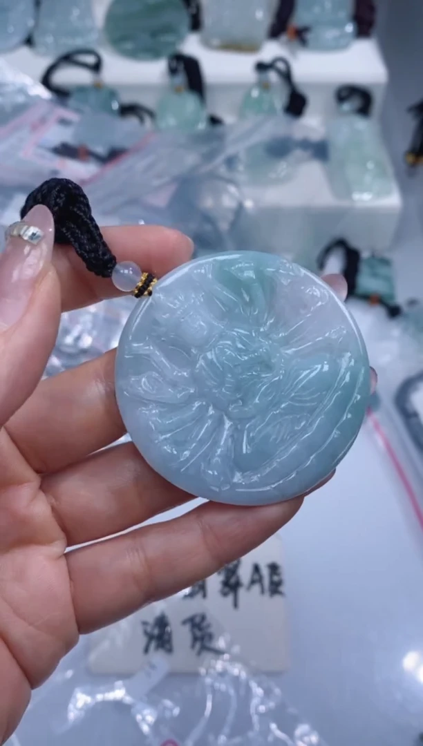颈饰未镶嵌翡翠吊坠