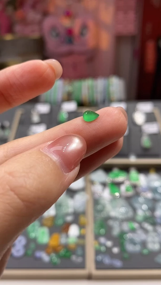 颈饰未镶嵌翡翠祝*好水滴